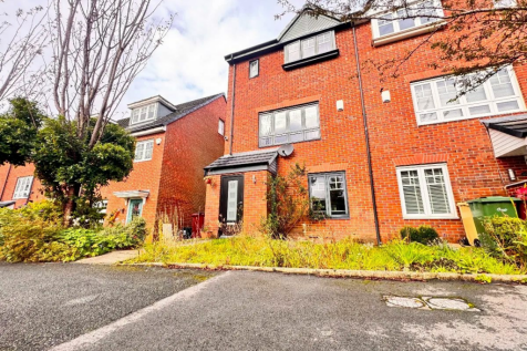 Evergreen Avenue, Horwich, Bolton... 4 bed semi