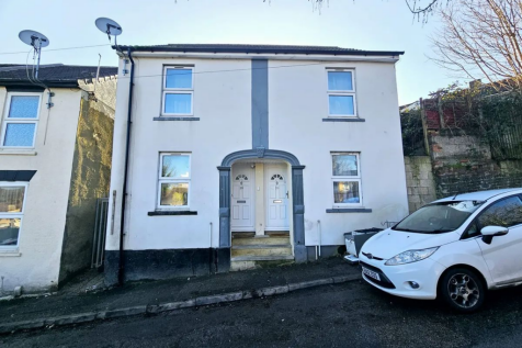 Cromwell Terrace, Chatham, Kent, ME4 5PQ 2 bed terraced house for sale