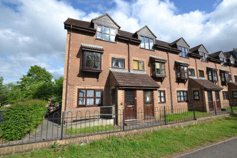 1 bedroom ground floor maisonette for sale
