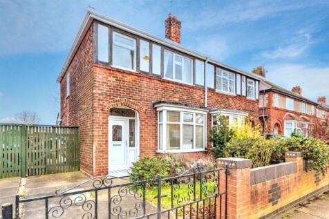 Chelmsford Avenue, Grimsby... 3 bed semi