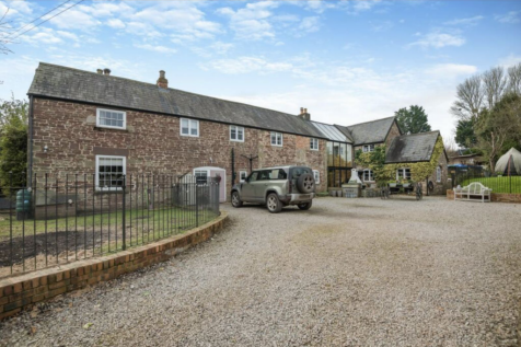 Bullo Pill, Gloucestershire, GL14 1ED 5 bed detached house for sale