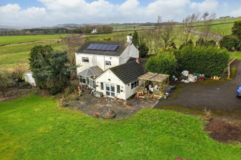 Lee Lane, Millhouse Green, Sheffield... 3 bed detached house for sale