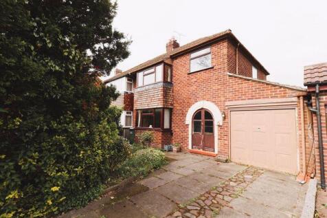 Rushgreen Road, Lymm, WA13 9QP 3 bed semi