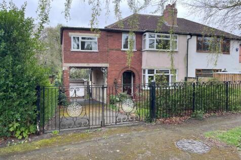 Southlands Avenue, Rawdon, Leeds... 4 bed semi