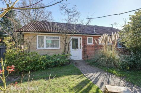 Holland Crescent, Oxted, Surrey, RH8 9AT 3 bed bungalow for sale