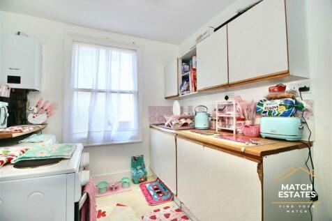 2 bedroom maisonette for sale