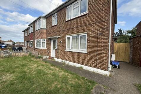 Linden Drive, Sheerness, Kent, ME12 1LG 2 bed ground floor maisonette for sale
