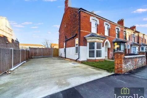 George Street, Mablethorpe... 4 bed end of terrace house for sale
