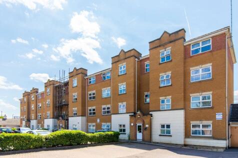 Pickfords Gardens, Slough, Berkshire... 2 bed apartment for sale