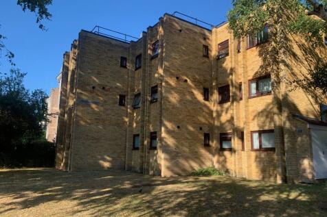 62 Alexandra Grove, London, N12 8HQ Studio for sale