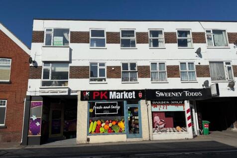 62 Bargates, Christchurch, Dorset... 2 bed apartment for sale