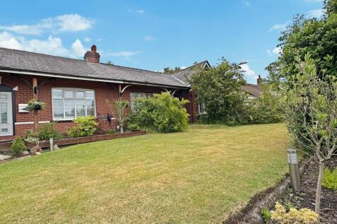 2 bedroom semi-detached bungalow for sale