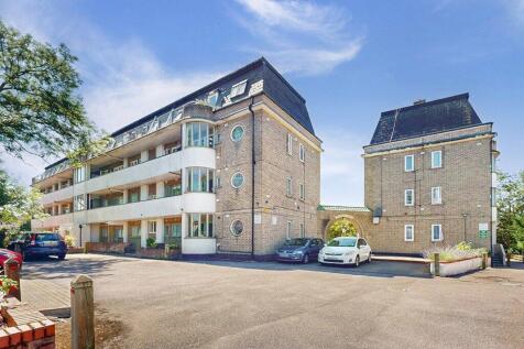 Stonegrove, Edgware, Middlesex, HA8 7SX 3 bed apartment for sale
