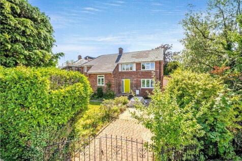 Harlow Oval, Harrogate, North Yorkshire 4 bed detached house for sale