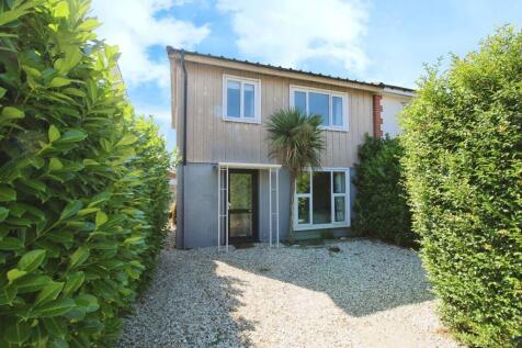 Wavell Road, Swindon, Wiltshire, SN2 1LD 3 bed semi
