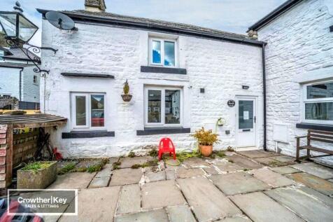 Montpelier Place, Buxton, Derbyshire... 3 bed cottage for sale