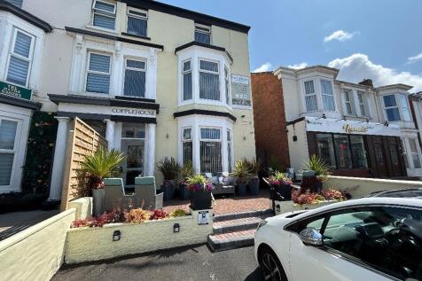 9 bedroom semi-detached house for sale