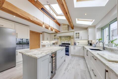 4 bedroom cottage for sale