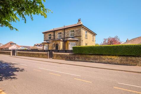 The Mount, 38 Lightcliffe Road 4 bed detached house for sale