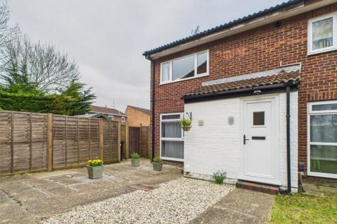 Corsham Road, Calcot, Reading... 1 bed maisonette for sale