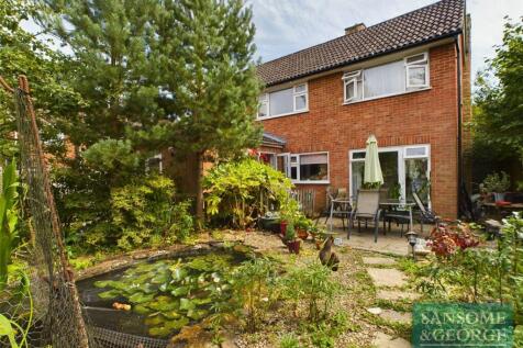 Reading Road, Burghfield Common... 4 bed detached house for sale