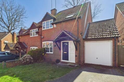 Burdock Close, Burghfield Common... 3 bed semi