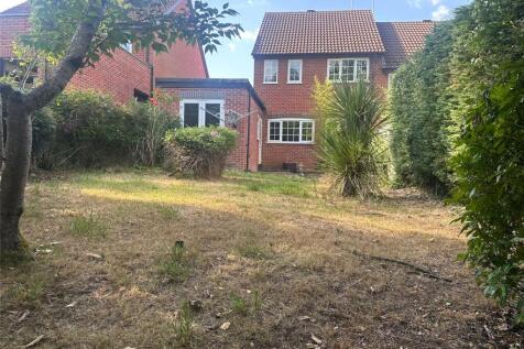 Burdock Close, Burghfield Common... 3 bed semi