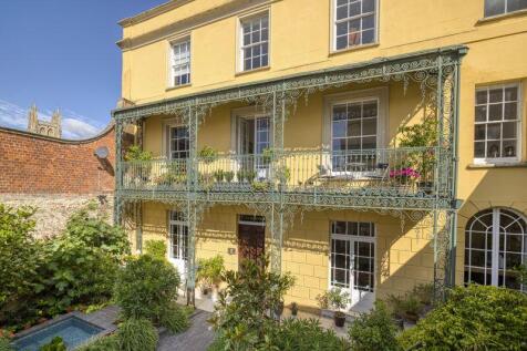 High Street, Wells BA5 6 bed property for sale