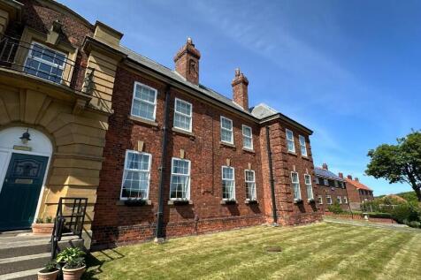 3 bedroom ground floor flat for sale