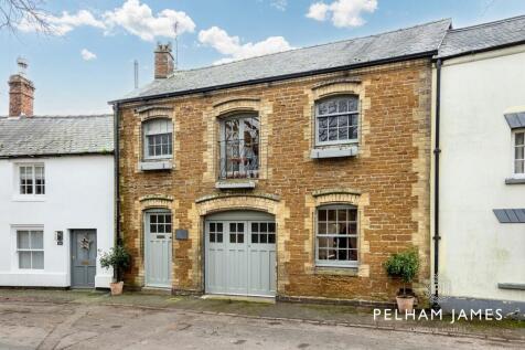 Main Street, Belton in Rutland LE15 4 bed terraced house for sale