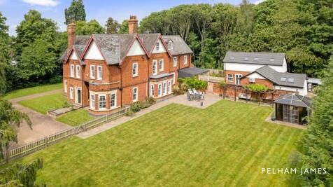 Oundle Road, Orton Longueville, PE2 8 bed detached house for sale