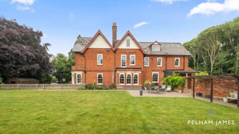 Oundle Road, Orton Longueville, PE2 8 bed detached house for sale