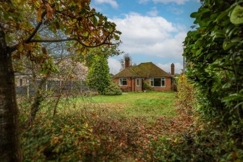 Mill Chase Road, Bordon, Hampshire, GU35 3 bed bungalow for sale