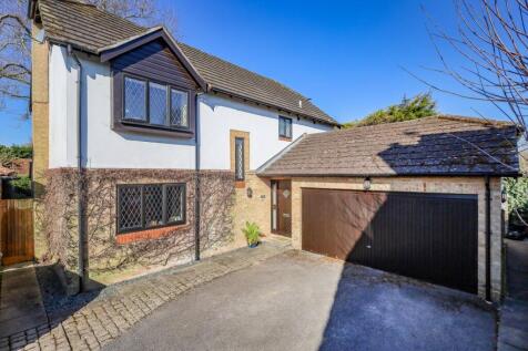 Bishearne Gardens, Liss, Hampshire, GU33 4 bed detached house for sale
