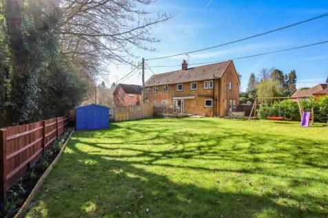 Knowles Meadow, Hill Brow, Liss... 3 bed semi