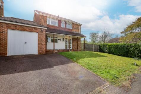 Greenfields, Liss, Hampshire, GU33 3 bed detached house for sale