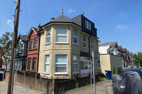 6 bedroom end of terrace house for sale