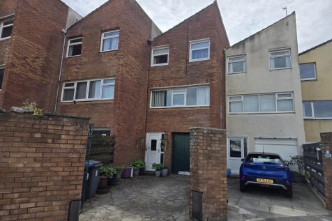4 bedroom town house for sale
