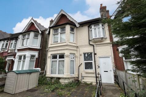 4 bedroom flat for sale