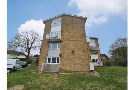 2 bedroom maisonette for sale