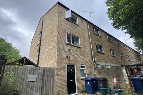 4 bedroom end of terrace house for sale