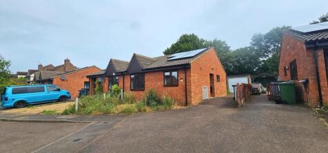 2 bedroom semi-detached house for sale