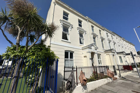 6 bedroom end of terrace house for sale