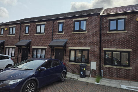 Terraced house for sale