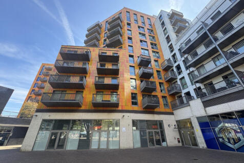 3 bedroom flat for sale