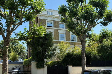 3 bedroom flat for sale