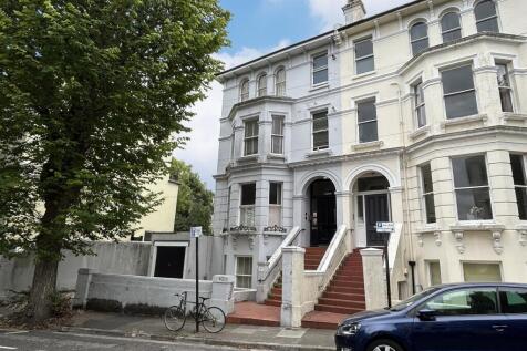 Studio flat for sale