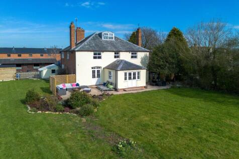Broadway, Worcestershire 4 bed equestrian property for sale