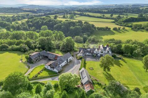 Detached house for sale