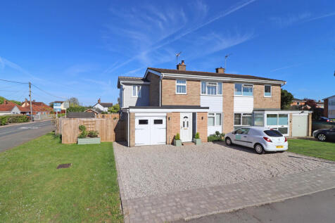 4 bedroom semi-detached house for sale